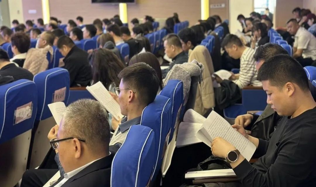 2025年政务中心工作会议讲话_政务服务标准化规范化便利化提升_2024年政务服务工作重点